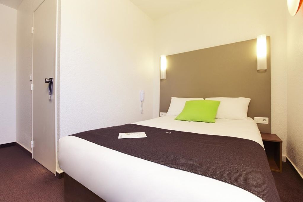 Campanile Creteil Centre Hotel Room photo
